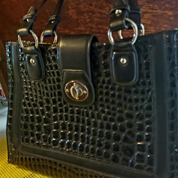 Elegant & flashy, black faux gator leather handbag - Picture 3 of 4